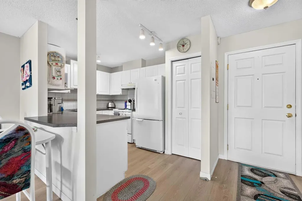 7 Harvest Gold Manor NE Calgary AB T3K 4Y3