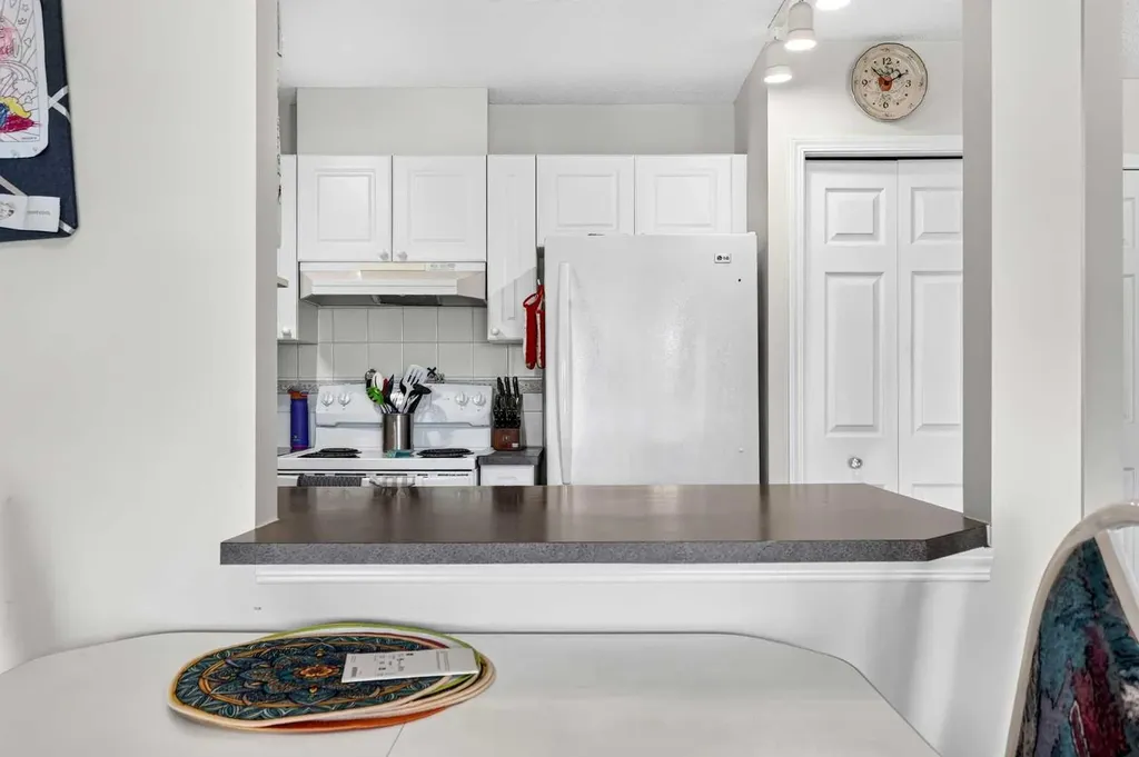 7 Harvest Gold Manor NE Calgary AB T3K 4Y3