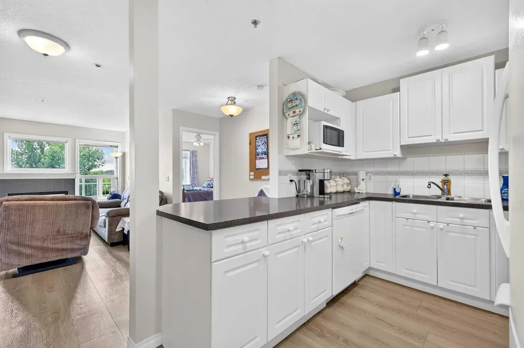 7 Harvest Gold Manor NE Calgary AB T3K 4Y3