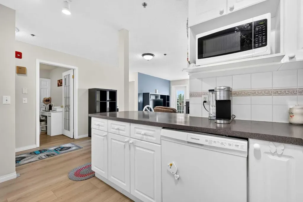 7 Harvest Gold Manor NE Calgary AB T3K 4Y3