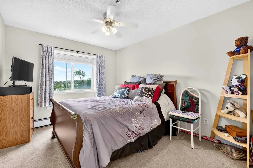 7 Harvest Gold Manor NE Calgary AB T3K 4Y3