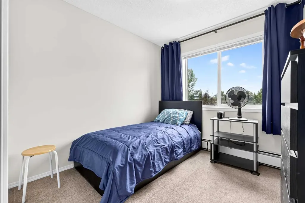 7 Harvest Gold Manor NE Calgary AB T3K 4Y3