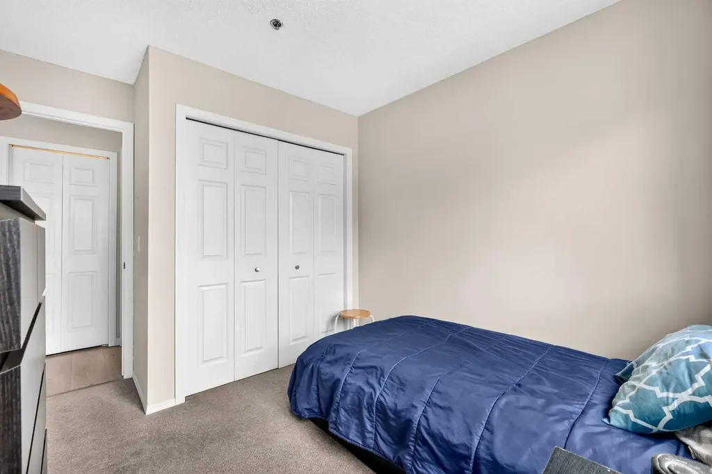 7 Harvest Gold Manor NE Calgary AB T3K 4Y3