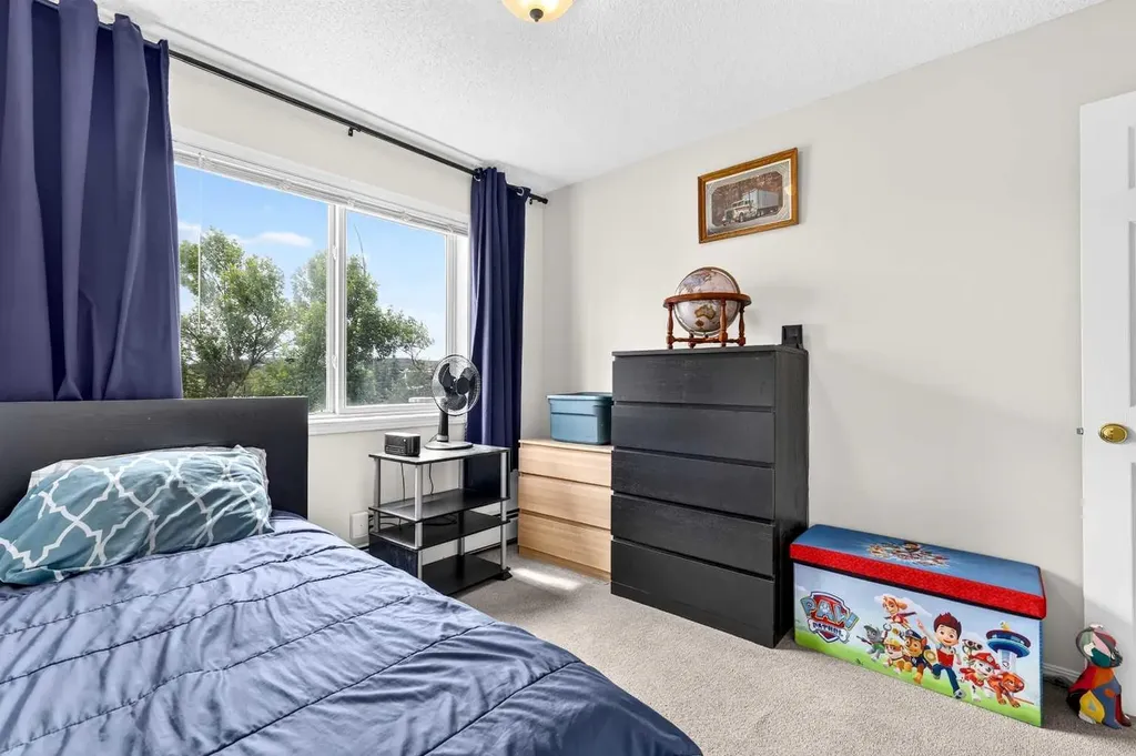 7 Harvest Gold Manor NE Calgary AB T3K 4Y3