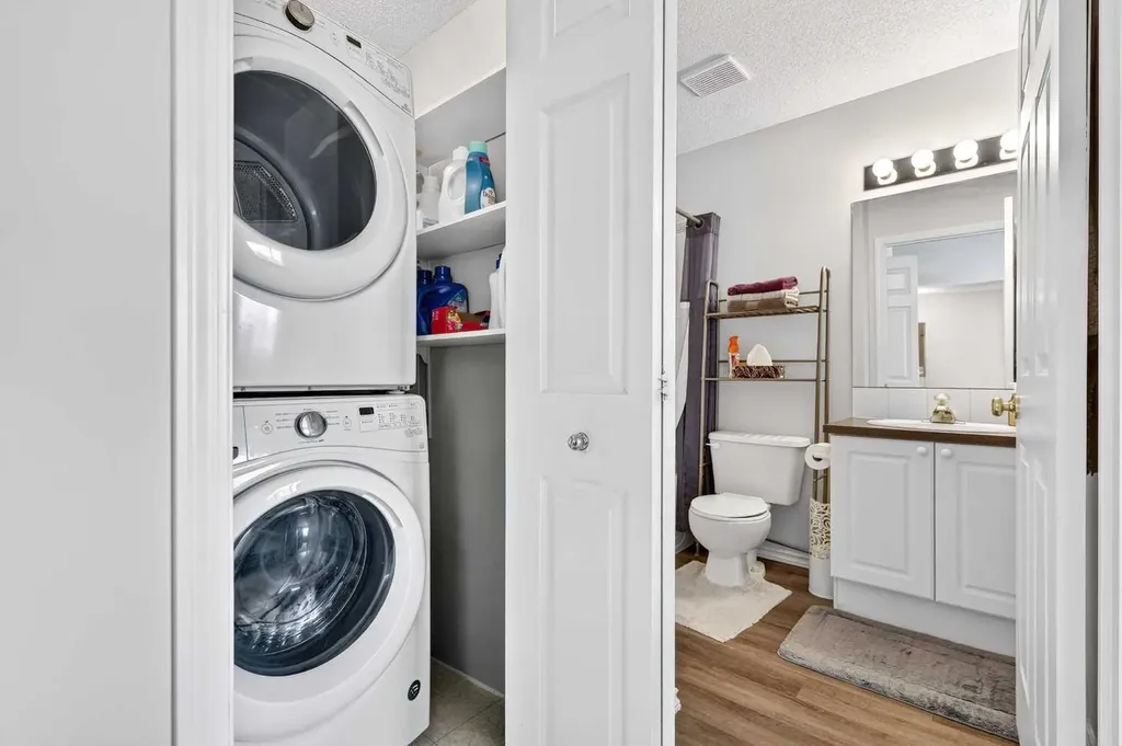 7 Harvest Gold Manor NE Calgary AB T3K 4Y3