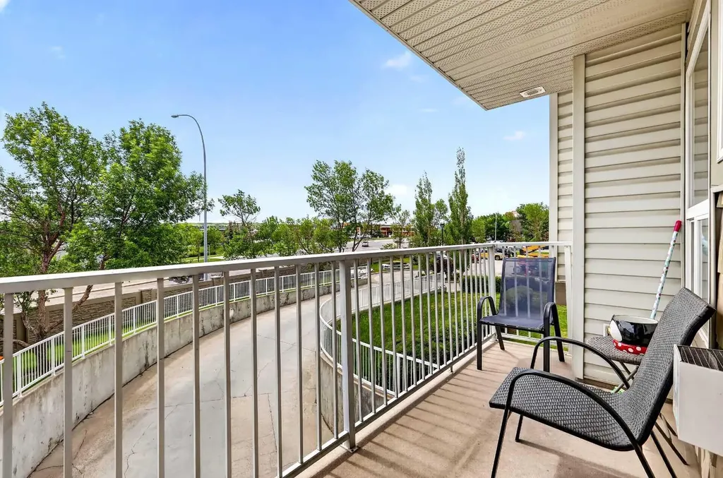 7 Harvest Gold Manor NE Calgary AB T3K 4Y3