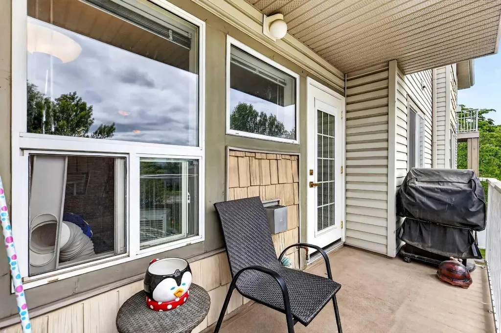7 Harvest Gold Manor NE Calgary AB T3K 4Y3