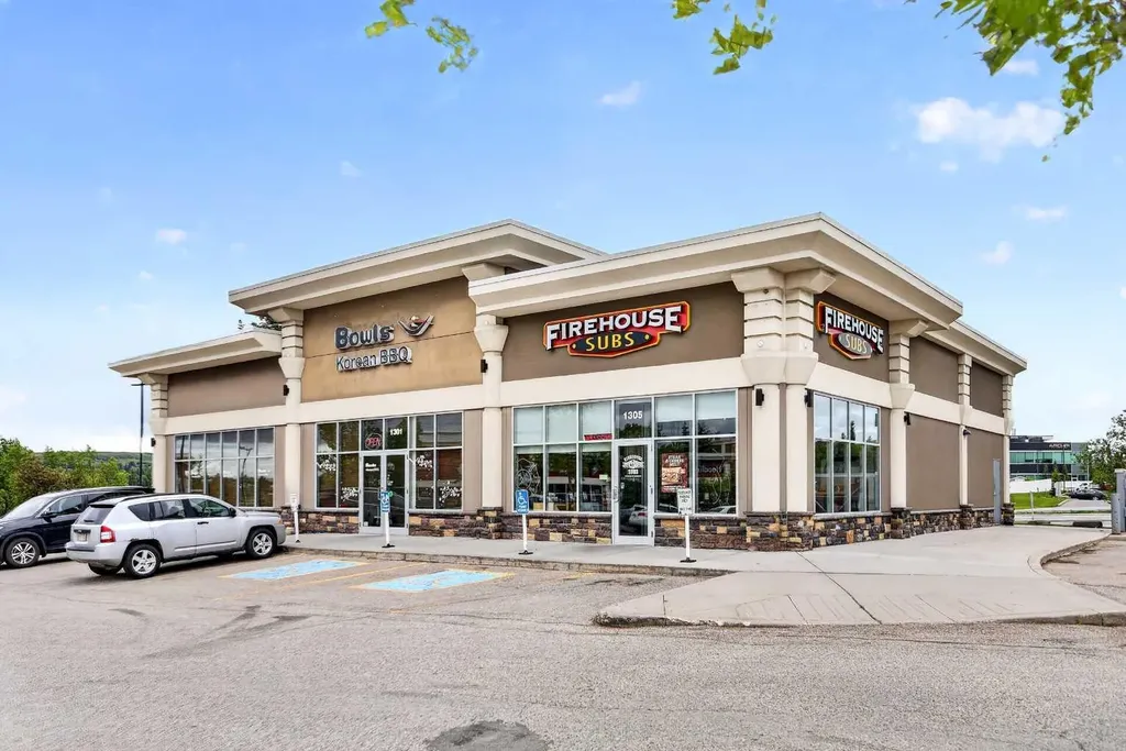 7 Harvest Gold Manor NE Calgary AB T3K 4Y3