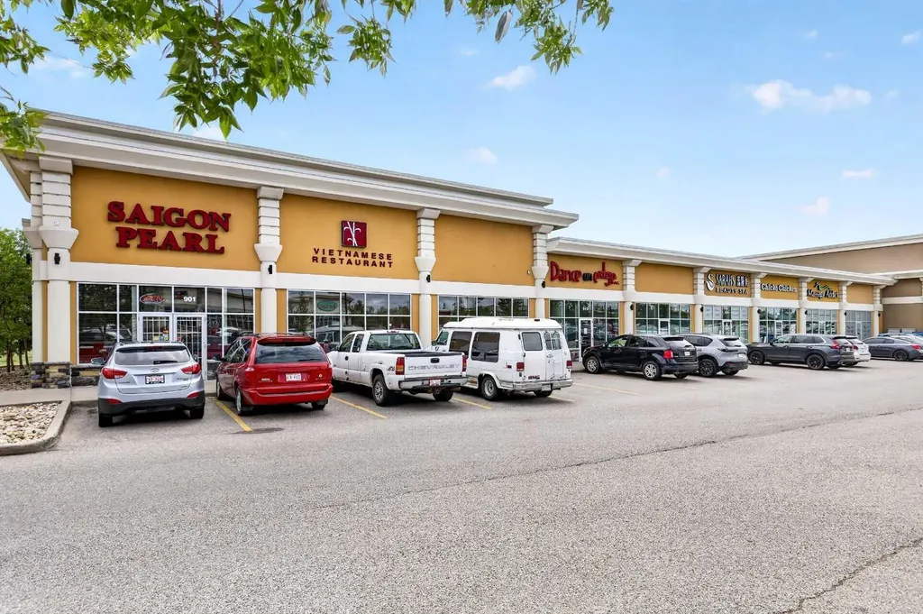 7 Harvest Gold Manor NE Calgary AB T3K 4Y3