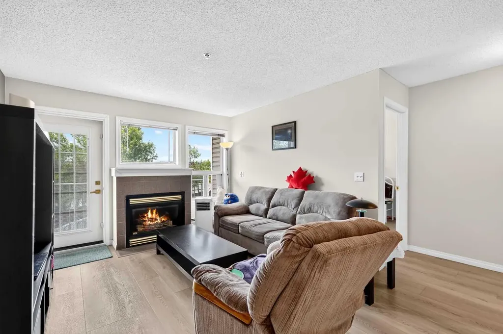 7 Harvest Gold Manor NE Calgary AB T3K 4Y3
