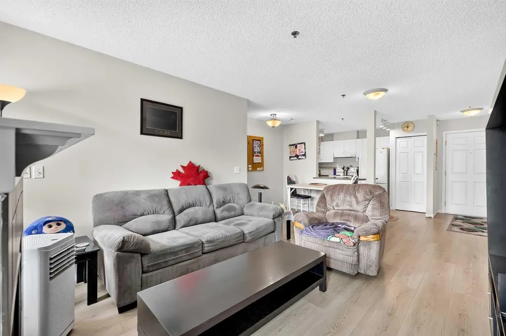 7 Harvest Gold Manor NE Calgary AB T3K 4Y3