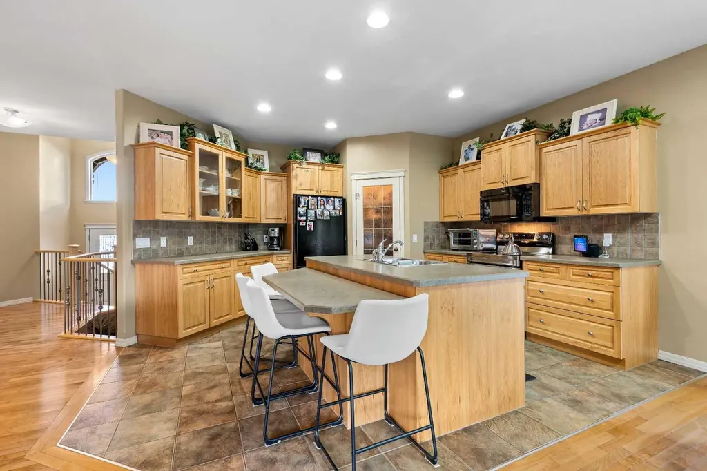 2201 59a Avenue Close Lloydminster AB T9V 3J3