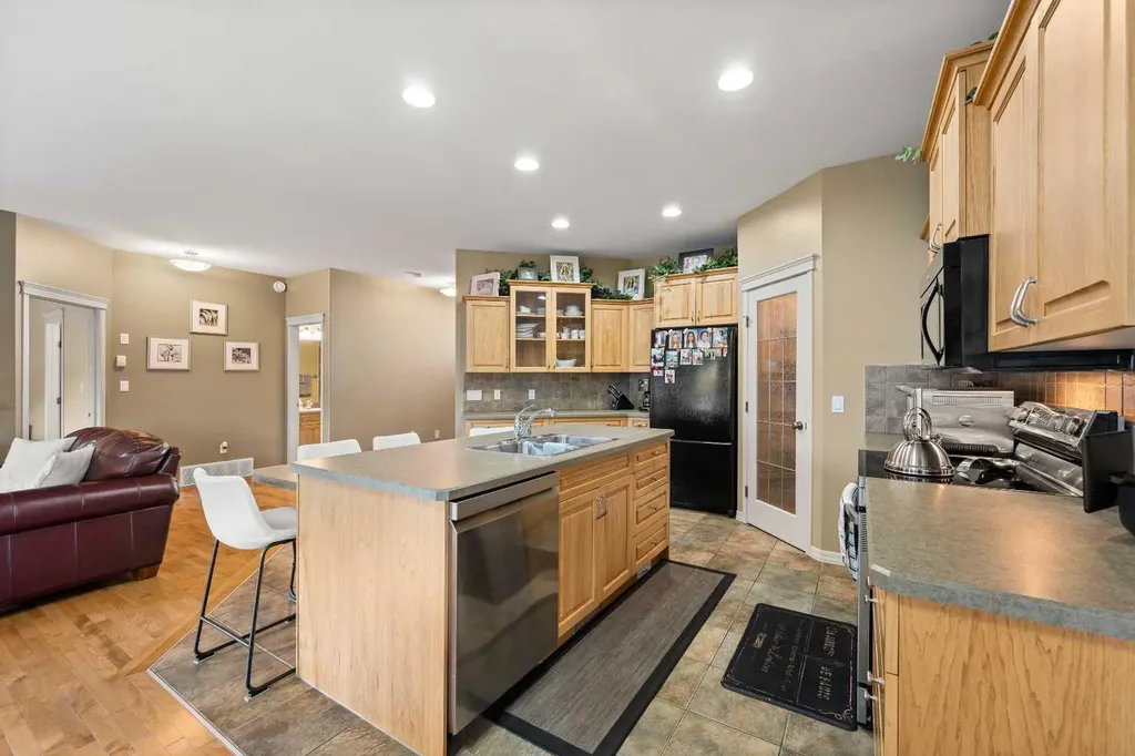 2201 59a Avenue Close Lloydminster AB T9V 3J3