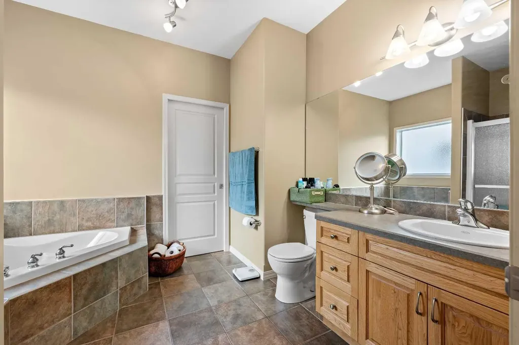 2201 59a Avenue Close Lloydminster AB T9V 3J3