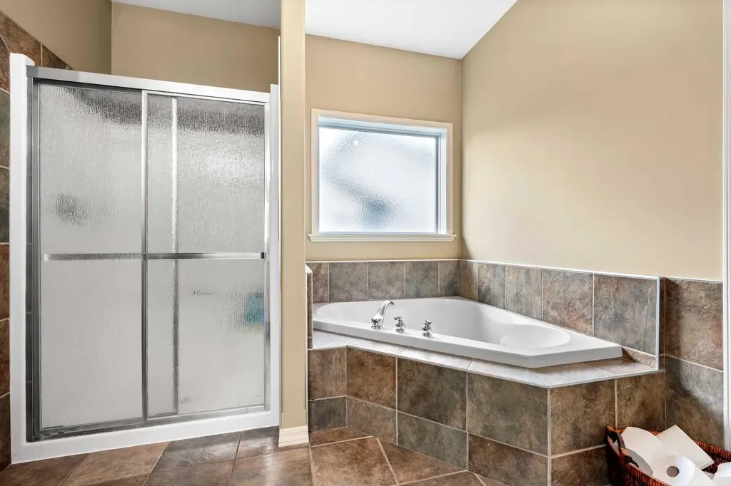 2201 59a Avenue Close Lloydminster AB T9V 3J3