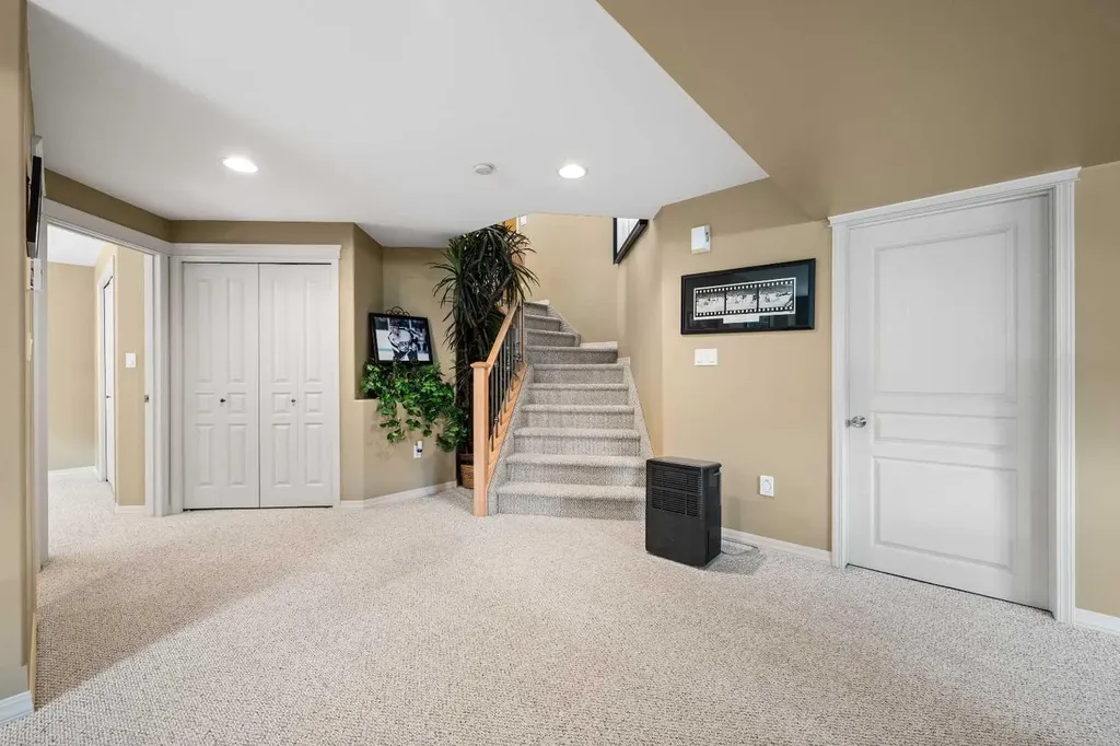 2201 59a Avenue Close Lloydminster AB T9V 3J3