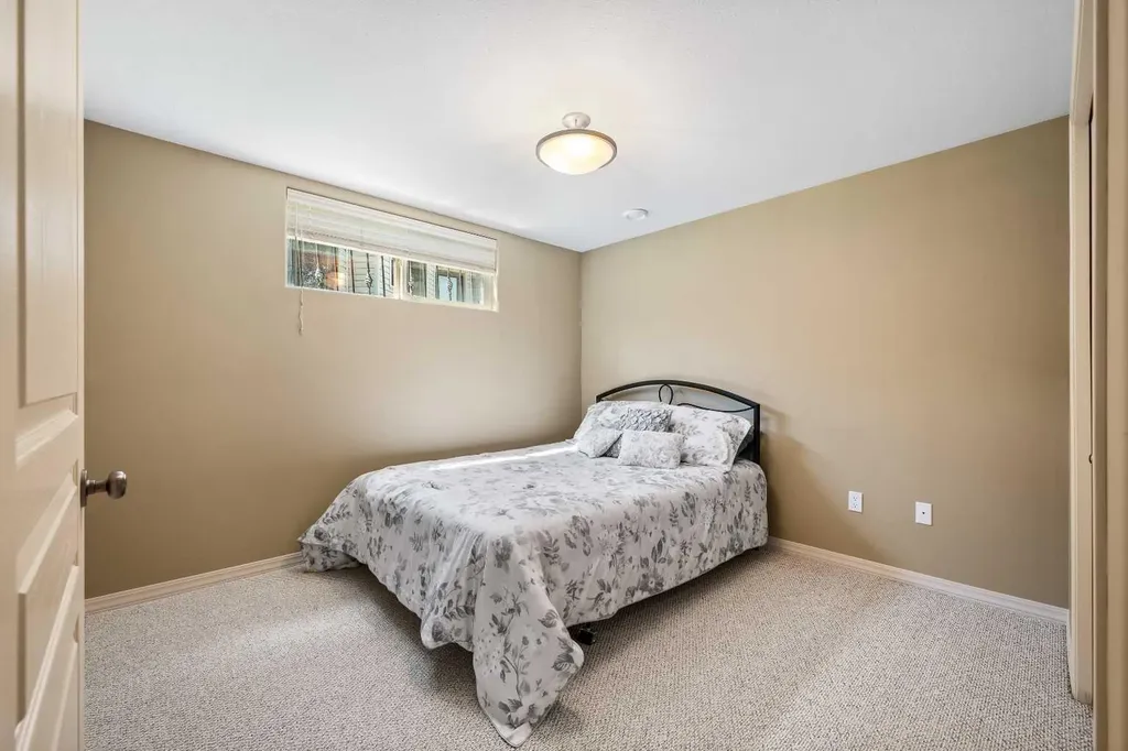 2201 59a Avenue Close Lloydminster AB T9V 3J3