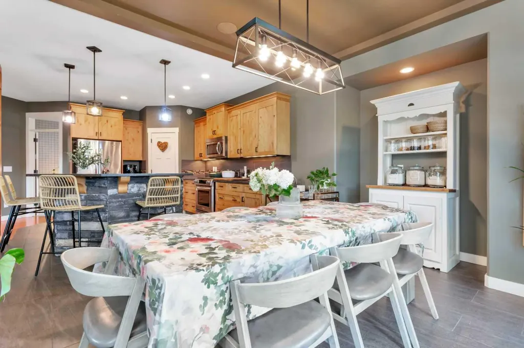 7201 61 Street Rocky Mountain House AB T4T 0A3