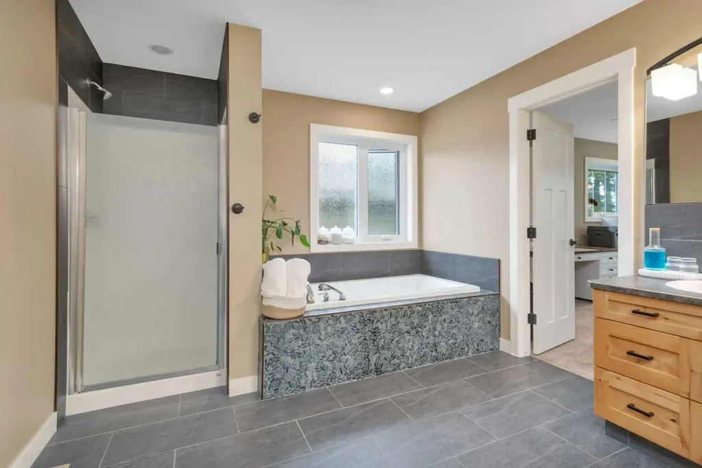 7201 61 Street Rocky Mountain House AB T4T 0A3