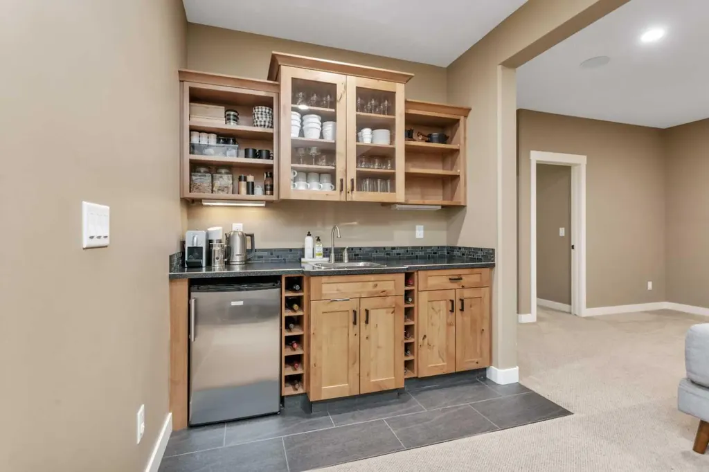 7201 61 Street Rocky Mountain House AB T4T 0A3