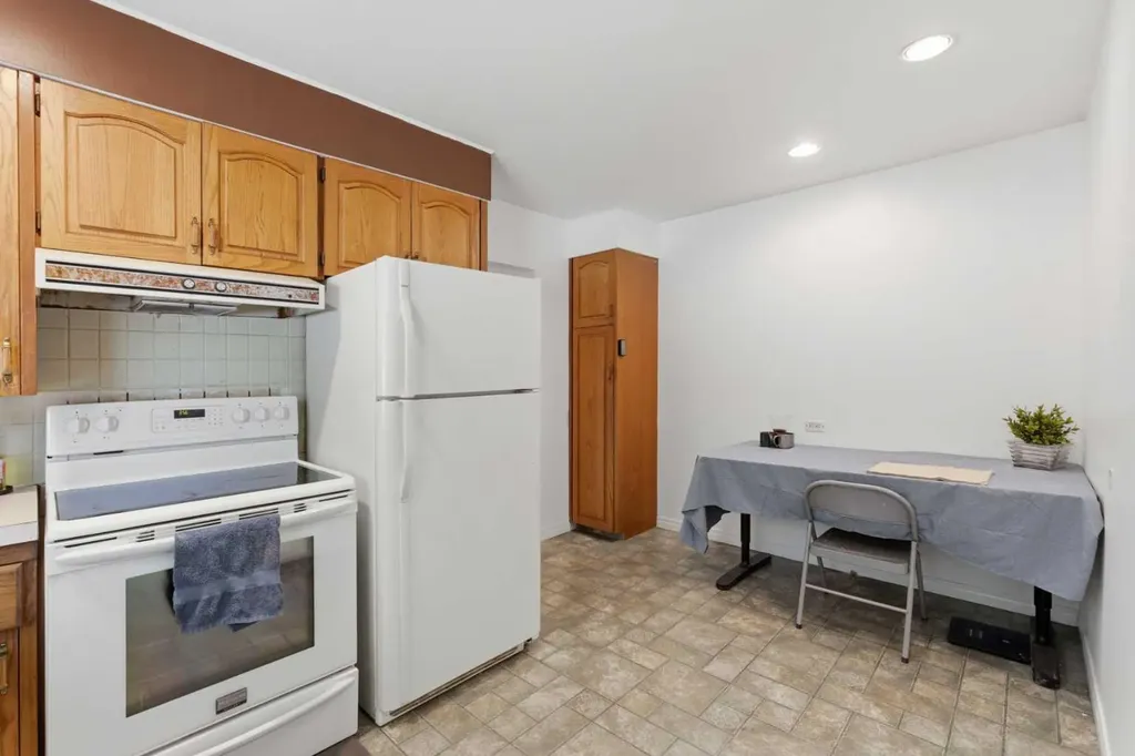 3248 Bearspaw Drive NW Calgary AB T2L 1T3