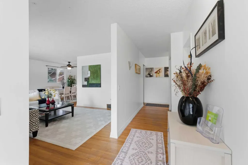 3248 Bearspaw Drive NW Calgary AB T2L 1T3