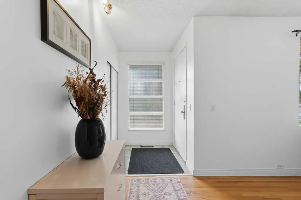 3248 Bearspaw Drive NW Calgary AB T2L 1T3