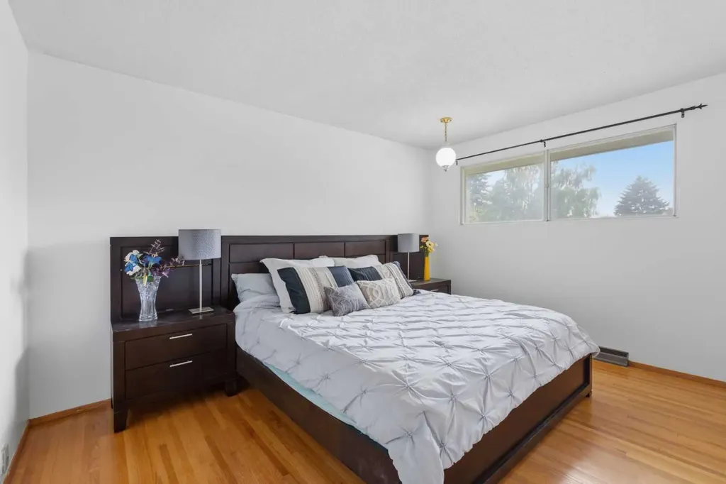 3248 Bearspaw Drive NW Calgary AB T2L 1T3