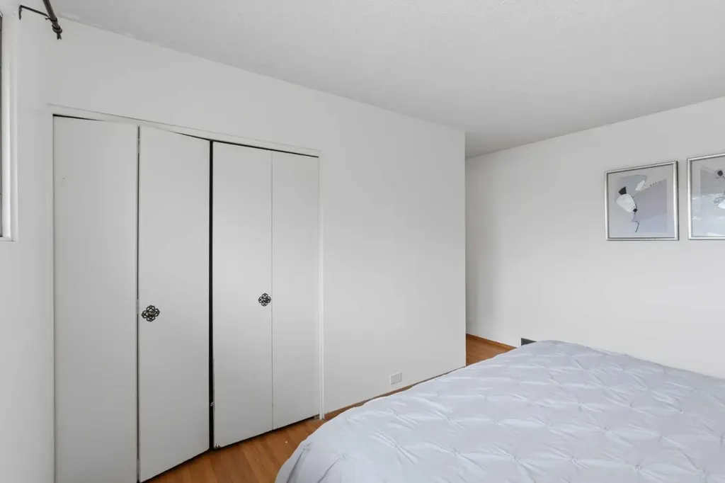3248 Bearspaw Drive NW Calgary AB T2L 1T3