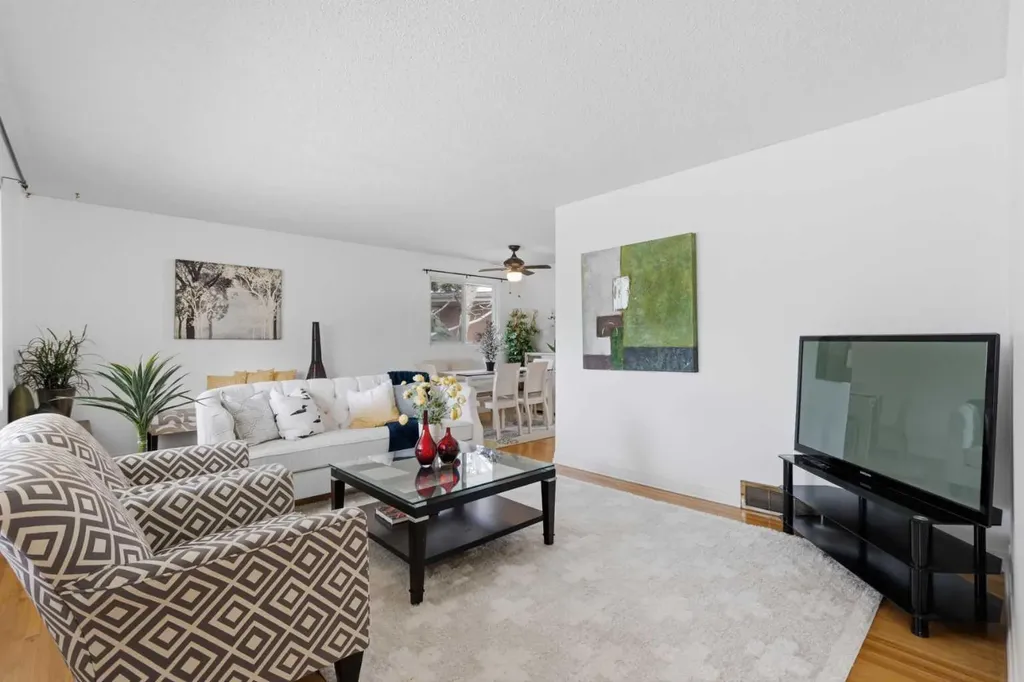 3248 Bearspaw Drive NW Calgary AB T2L 1T3