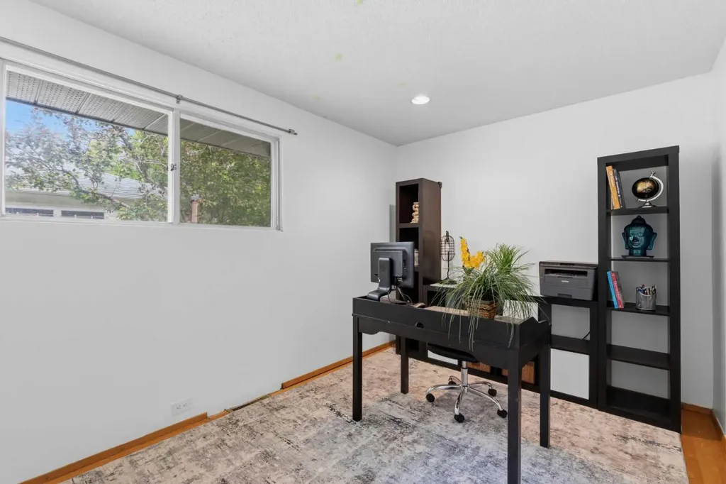 3248 Bearspaw Drive NW Calgary AB T2L 1T3