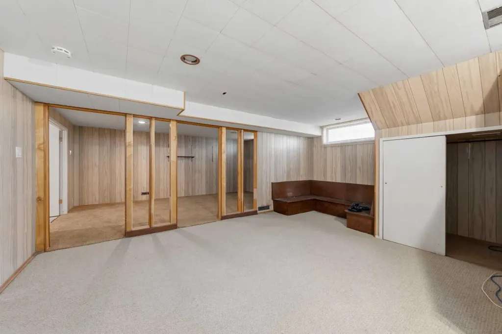 3248 Bearspaw Drive NW Calgary AB T2L 1T3