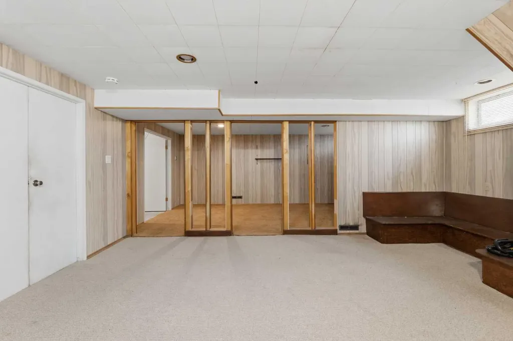 3248 Bearspaw Drive NW Calgary AB T2L 1T3