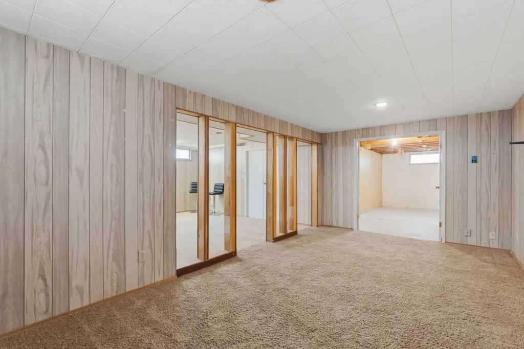 3248 Bearspaw Drive NW Calgary AB T2L 1T3