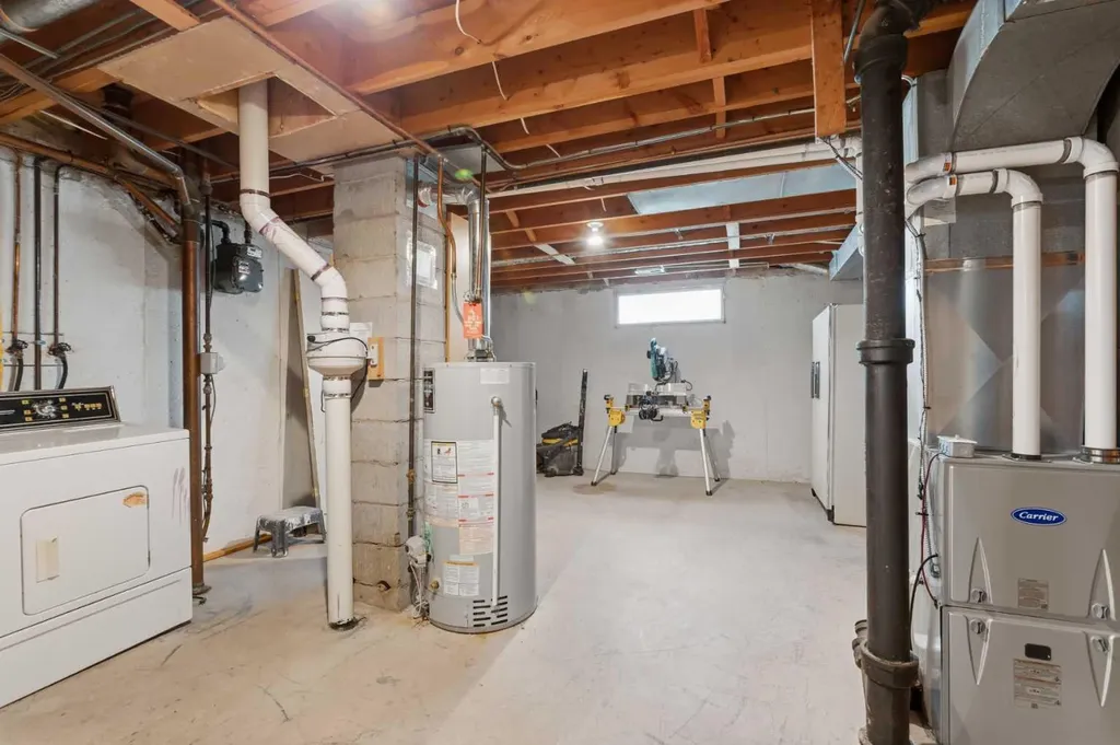 3248 Bearspaw Drive NW Calgary AB T2L 1T3