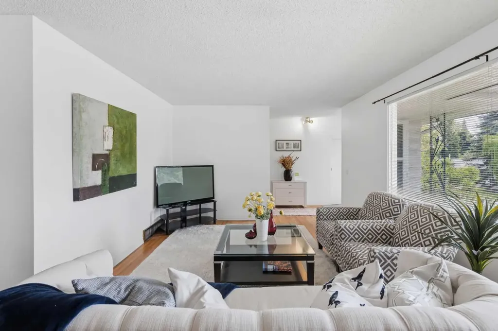 3248 Bearspaw Drive NW Calgary AB T2L 1T3
