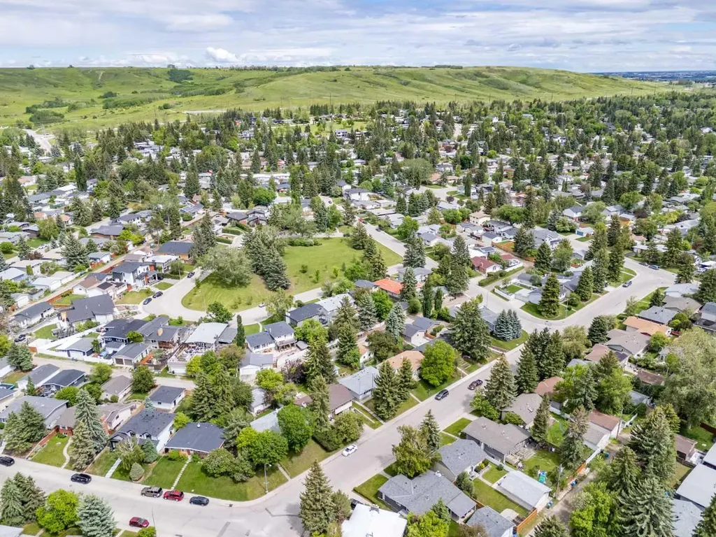 3248 Bearspaw Drive NW Calgary AB T2L 1T3