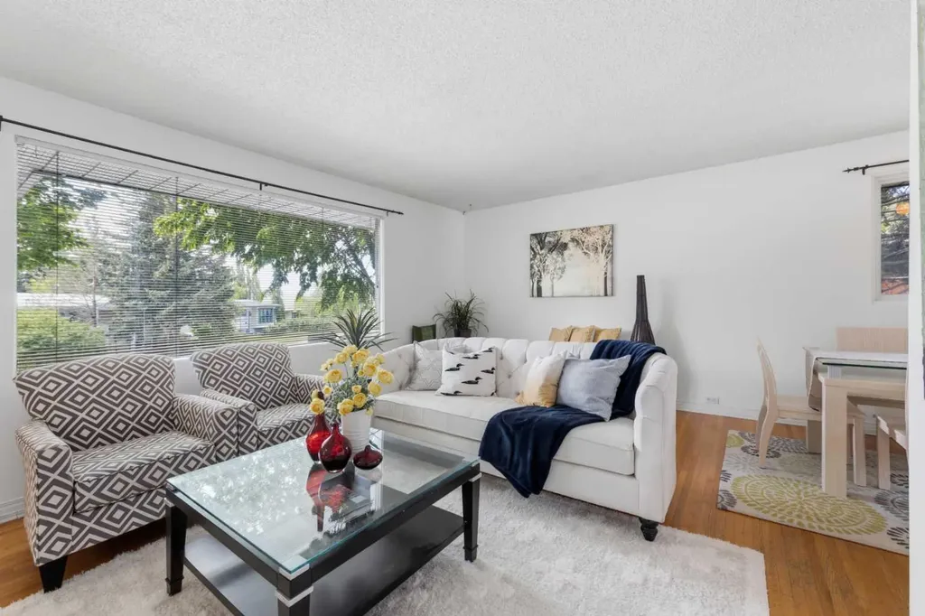 3248 Bearspaw Drive NW Calgary AB T2L 1T3