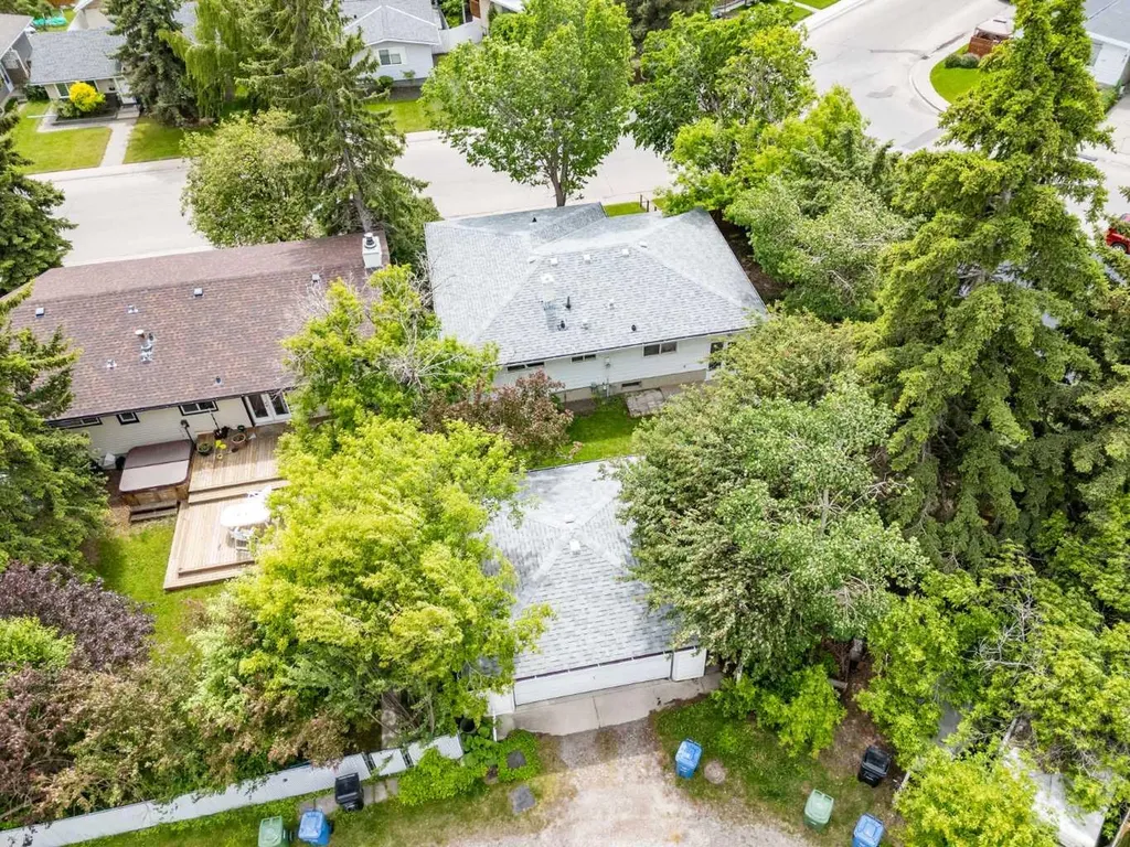 3248 Bearspaw Drive NW Calgary AB T2L 1T3