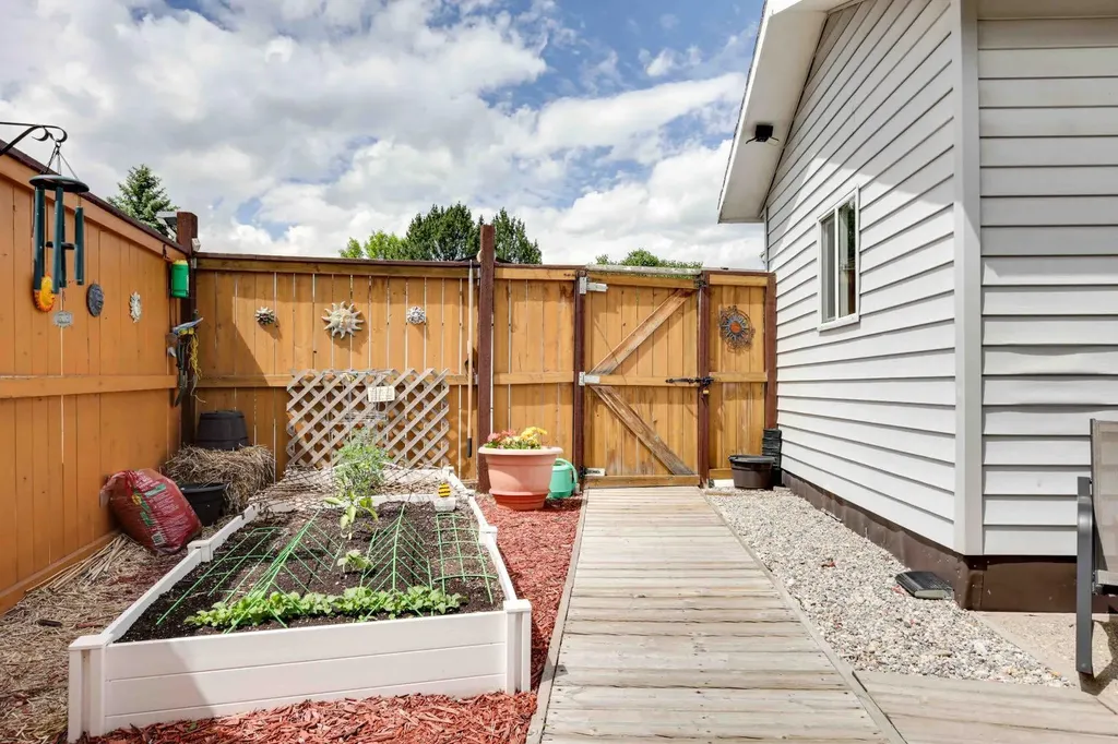 136 Abalone Place NE Calgary AB T2A 6N1
