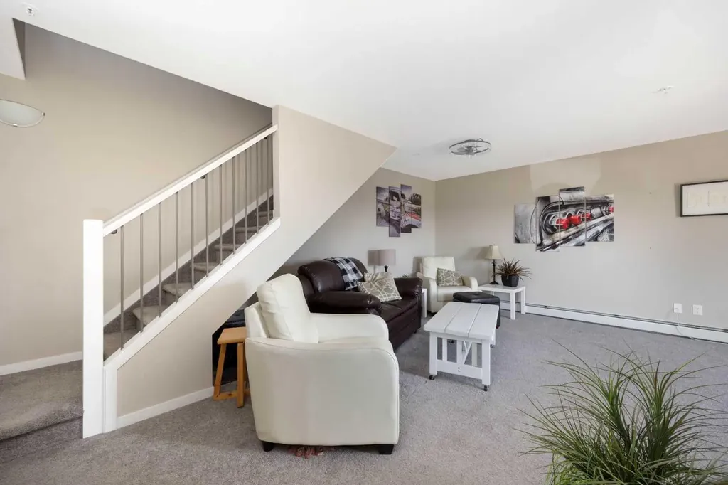 201 Abasand Drive Fort Mcmurray AB T9J1L6