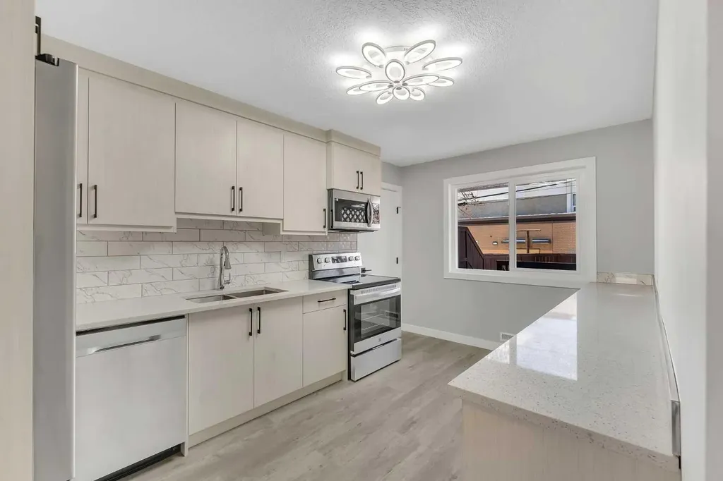 853 Northmount Drive NW Calgary AB T2L 0A3