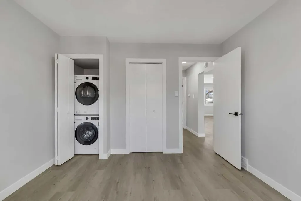 853 Northmount Drive NW Calgary AB T2L 0A3