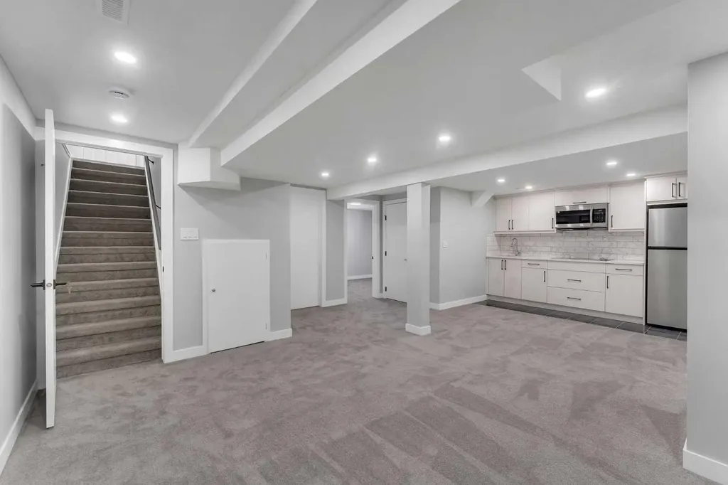 853 Northmount Drive NW Calgary AB T2L 0A3
