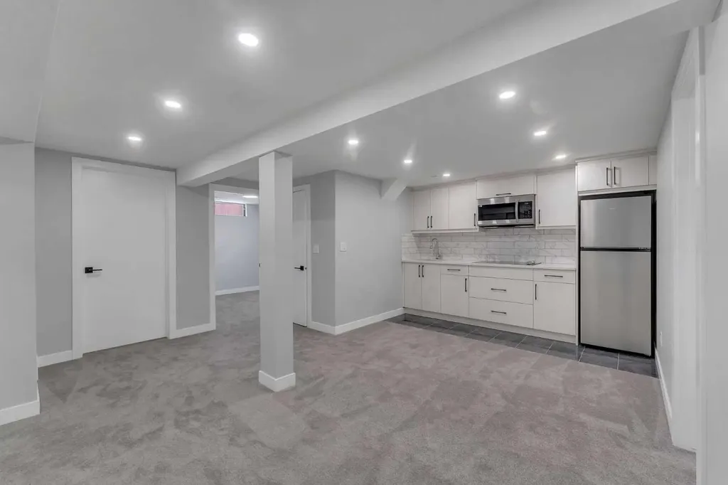 853 Northmount Drive NW Calgary AB T2L 0A3