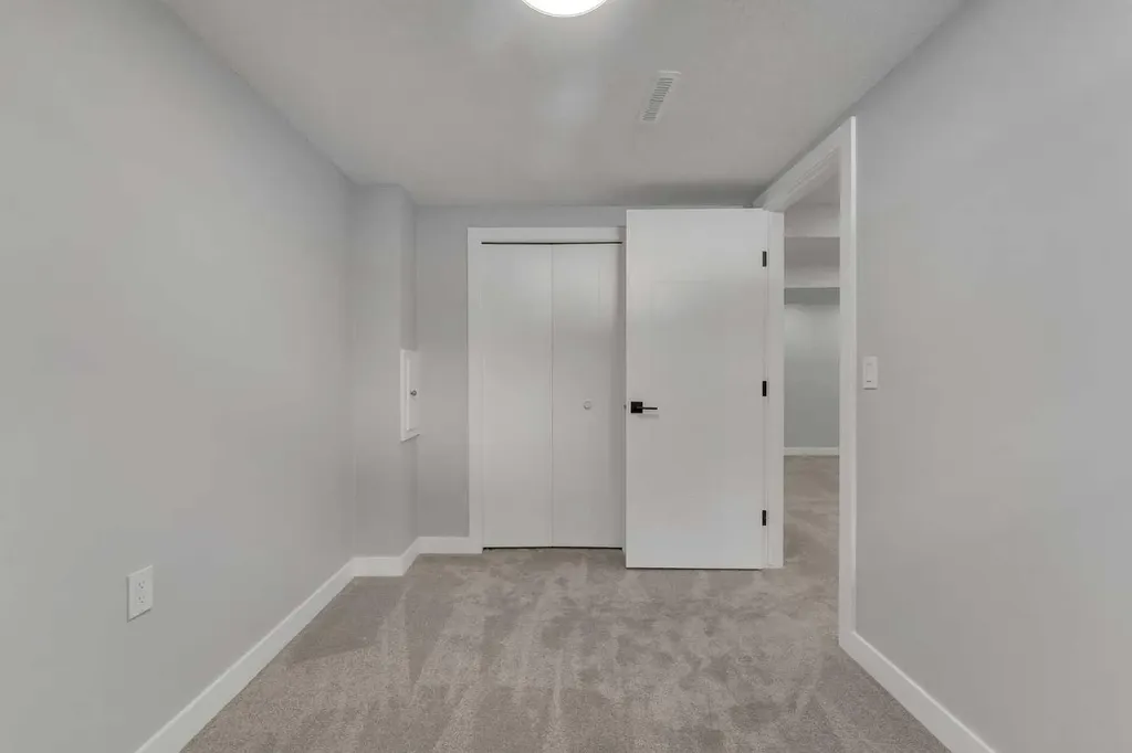 853 Northmount Drive NW Calgary AB T2L 0A3