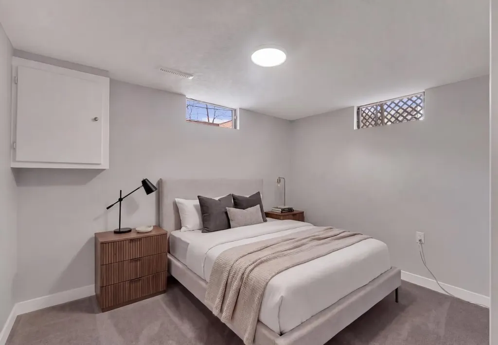 853 Northmount Drive NW Calgary AB T2L 0A3