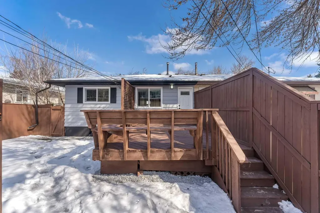 853 Northmount Drive NW Calgary AB T2L 0A3