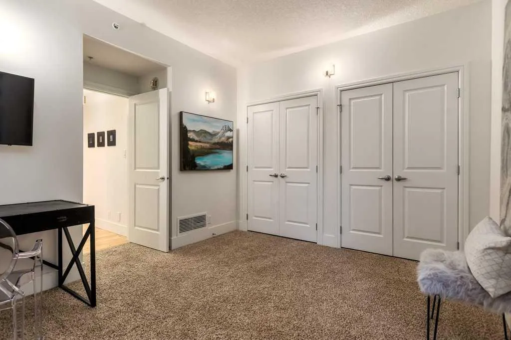 110 7 Street SW Calgary AB T2P 5M9