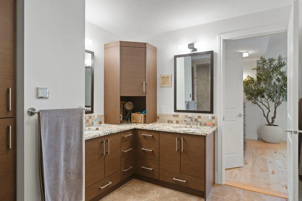 110 7 Street SW Calgary AB T2P 5M9